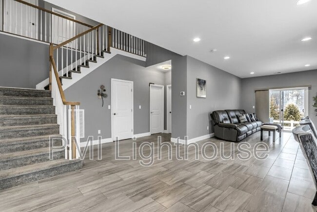 Building Photo - 25 Willow Dr