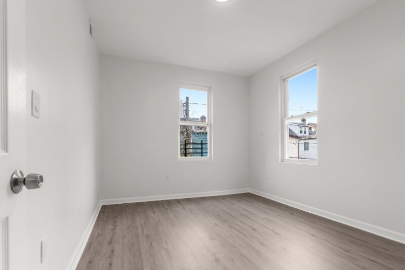 Building Photo - 122 Shephard Ave