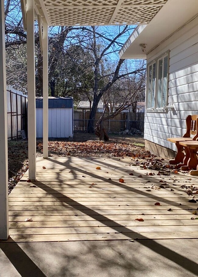 Building Photo - Arlington Heights Cottage