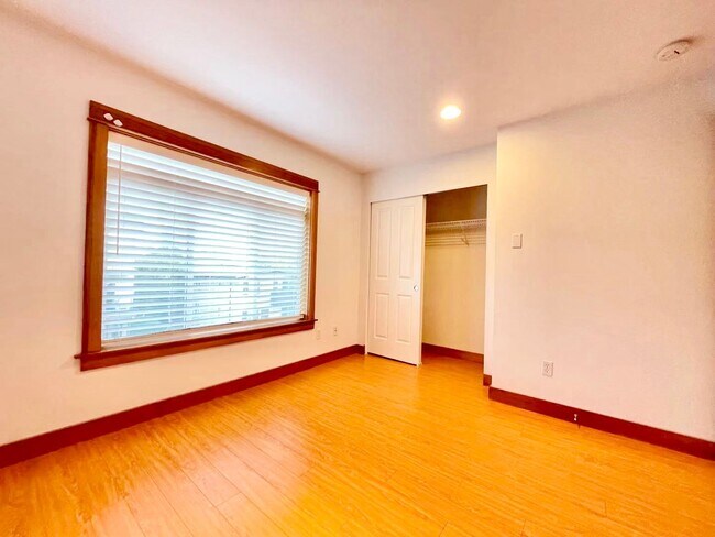 Building Photo - Great TownHome For Rent