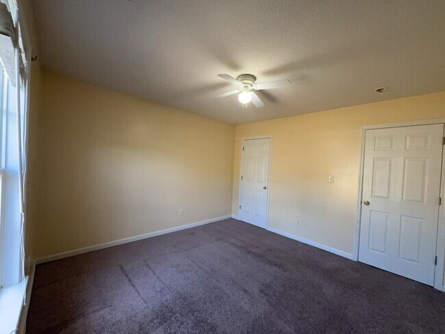 Building Photo - Wonderful 3 Bedroom Home-437 Boysenberry