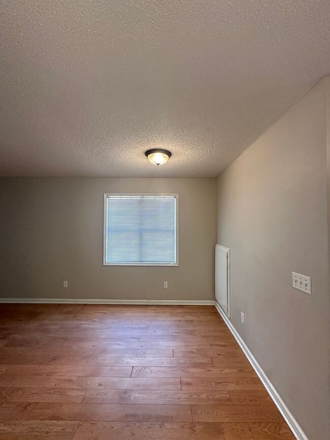 Building Photo - Briarwood West!!!  1/2 OFF FIRST MONTH REN...