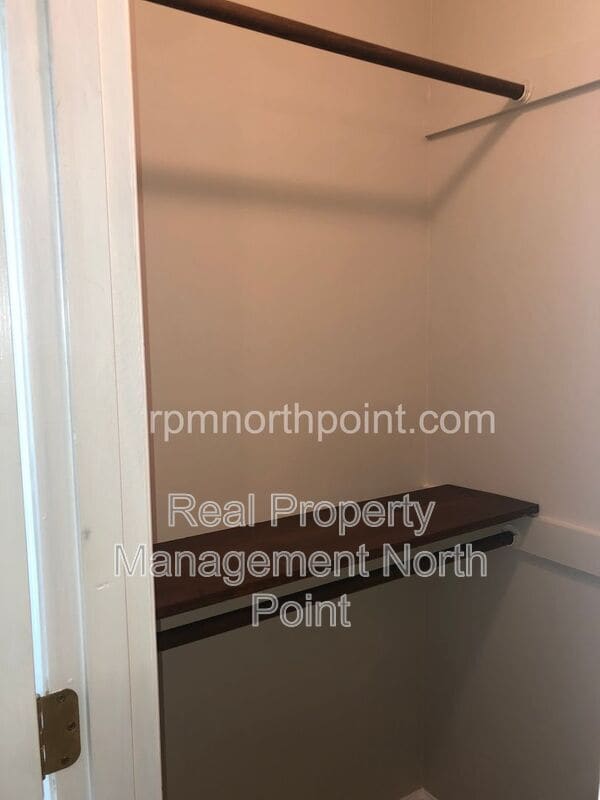 Building Photo - 1565 Maple Ridge Dr