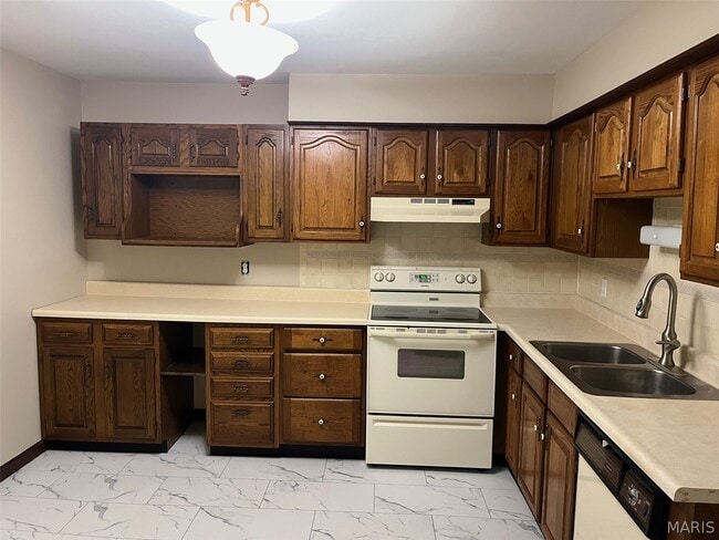 Building Photo - 1040 Pinegate Dr