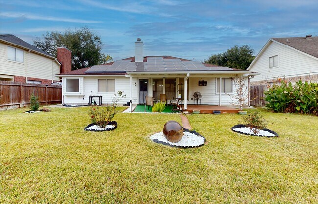 Building Photo - 806 N Willow Dr