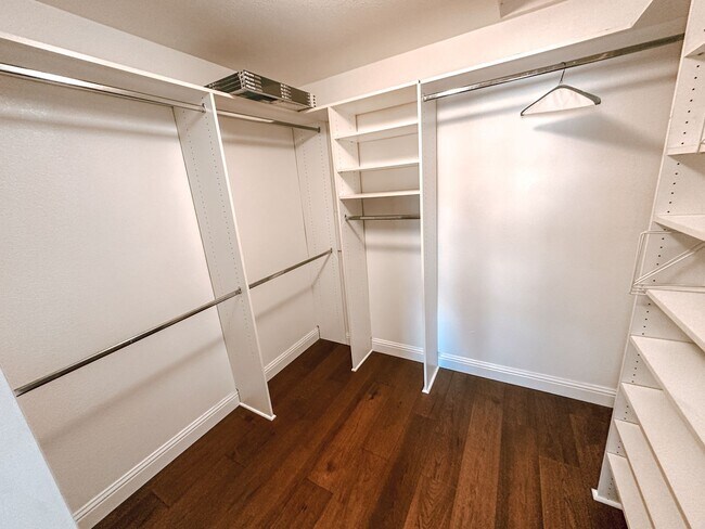 Building Photo - Pleasanton home available now!