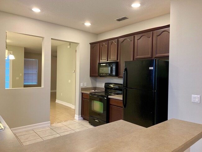 Building Photo - Adorable 2/2 Home in Harmony
