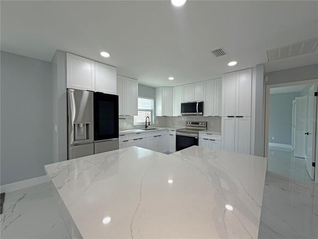 Building Photo - 1384 Valhalla St