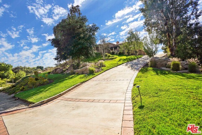 Building Photo - 19 Ranchero Rd