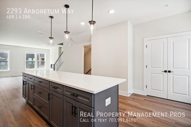 Building Photo - 2293 Arboretum Wy