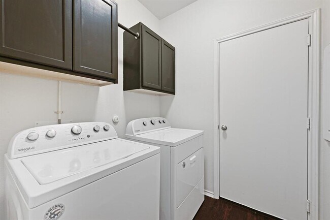 Building Photo - 524 Martha Dr