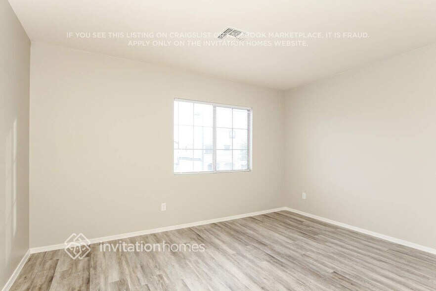 Building Photo - 14226 W Hearn Rd