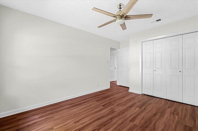 Building Photo - 2501 Redleaf Ln