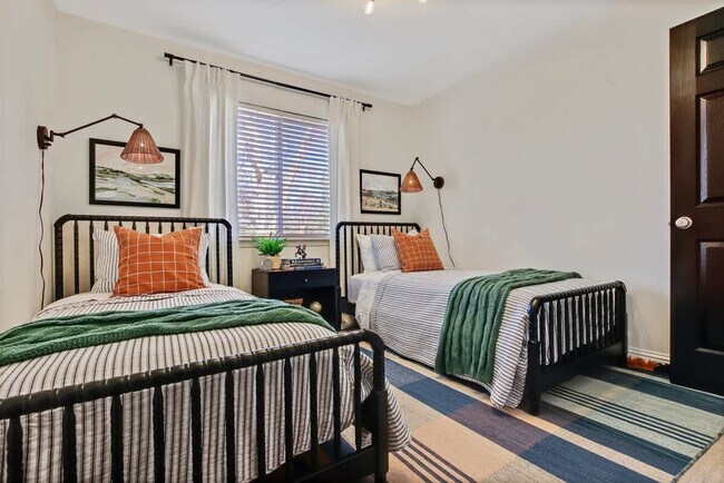 Building Photo - 14498 W Sedona Dr