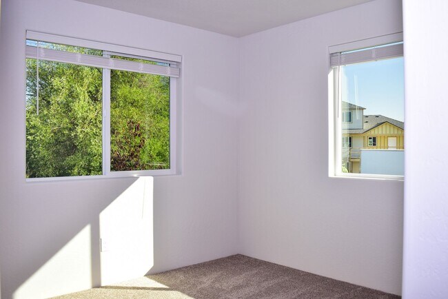 Building Photo - 1979 Sky Park Dr