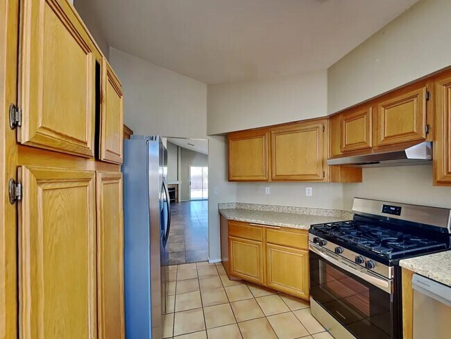 Building Photo - SINGLE FAMILY HOME