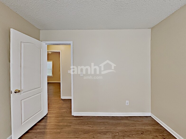 Building Photo - 32 Alston Ln SW