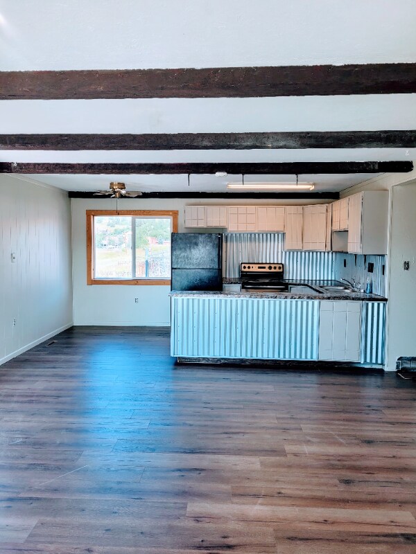 Building Photo - 390 6th St