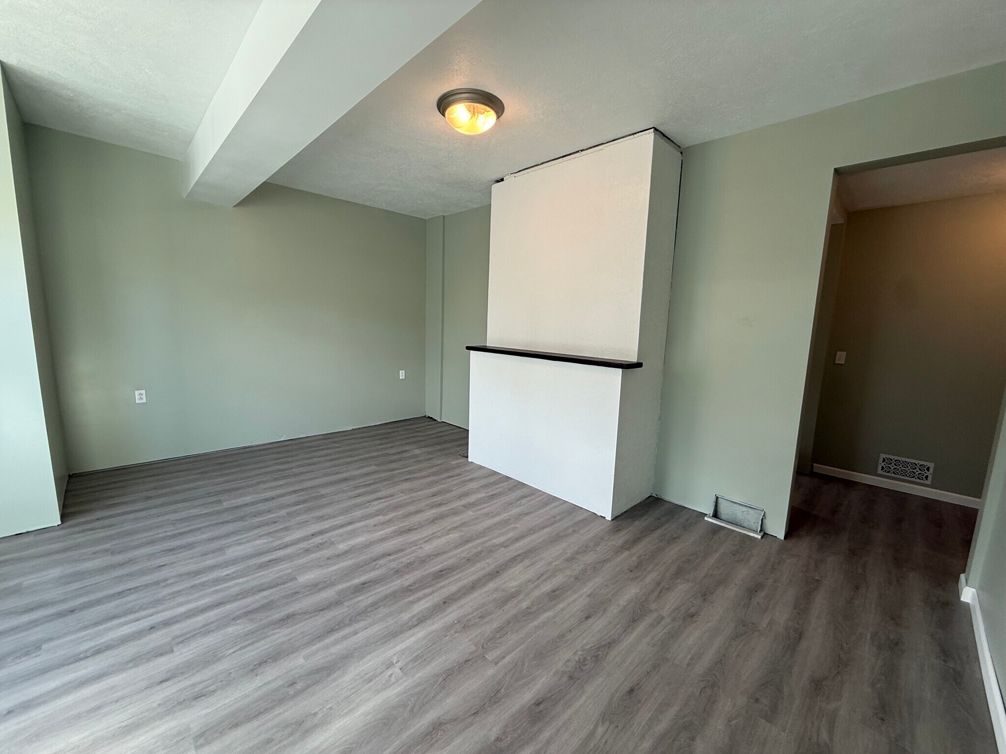 Building Photo - 412 Depot St