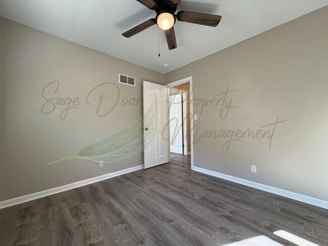 Building Photo - TOWNHOUSE IN BLUE SPRINGS!!!