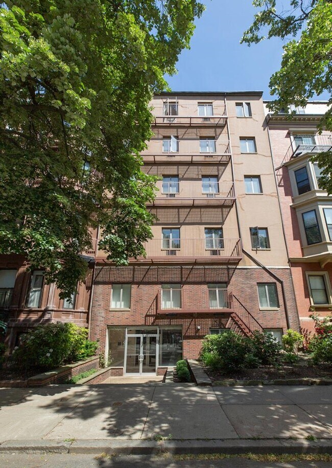 Building Photo - 220 Beacon St