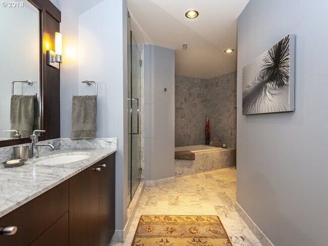 Building Photo - Rare rental in The Westerly - spectacular 2/2.5 unit w/sweeping views/2 parking/2 storage