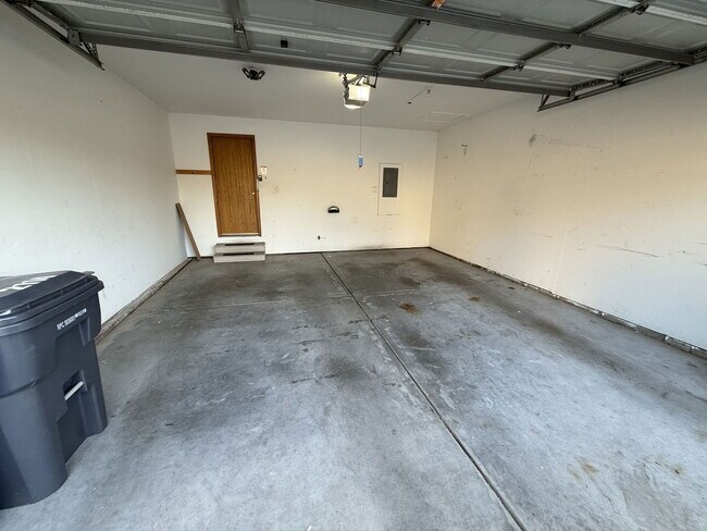 Building Photo - 2114 Water Blossom Ln