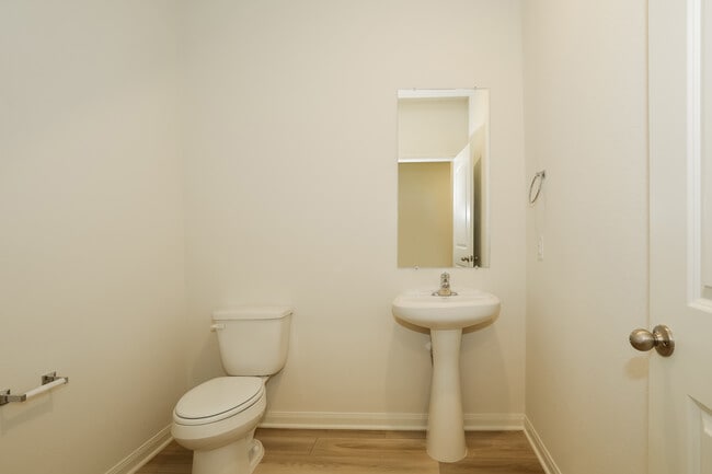Building Photo - 26619 Ezemily Dr