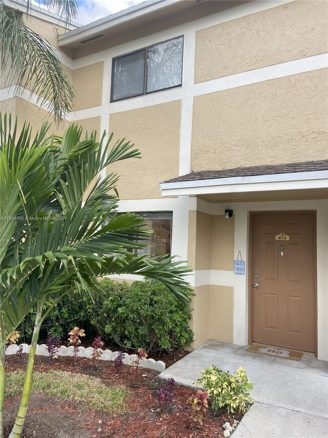 Building Photo - 413 Palm Cir E