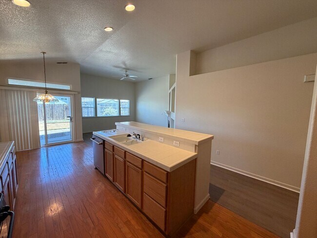 Building Photo - Very Nice 4 Bedroom Home