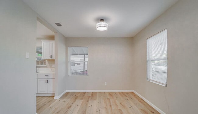 Building Photo - 2856 Hawthorne Ave