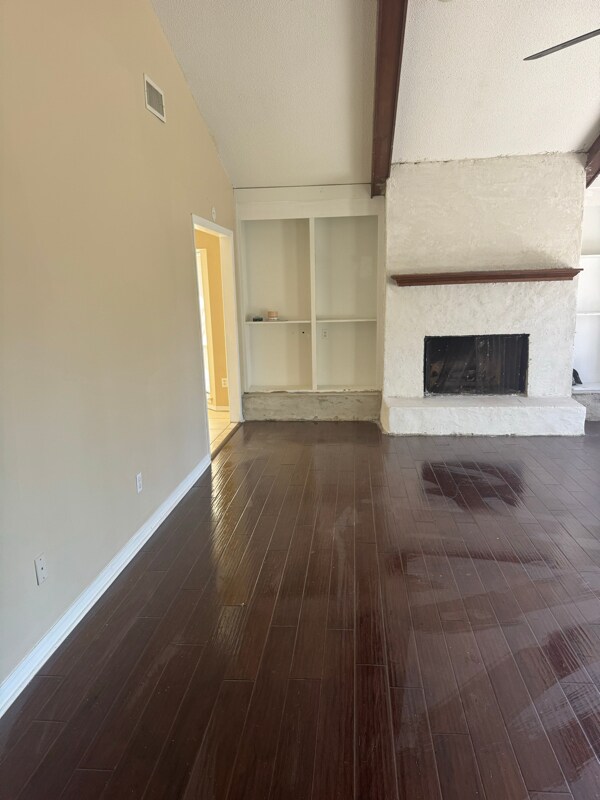 Building Photo - 2004 Pine Needle Dr E