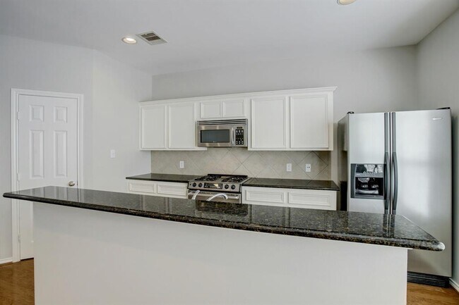 Building Photo - 3023 N Heights Hollow Ln