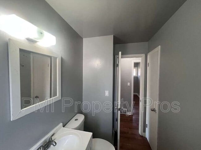 Building Photo - 5650 N 61st St