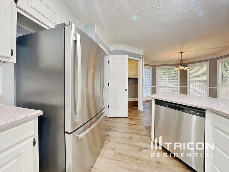 Building Photo - 1770 River Bluff Rd