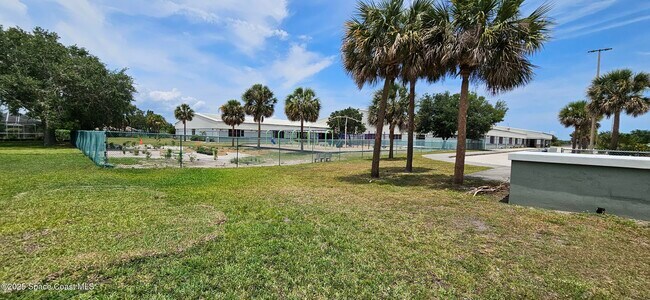 Building Photo - 4951 Somerville Dr