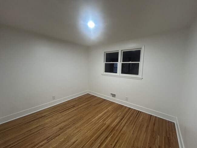 Building Photo - 149 Brookdale Park