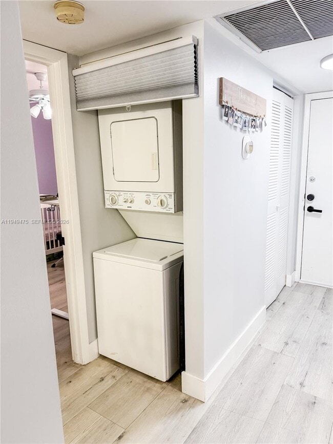 Building Photo - 841 NE 207th Ln