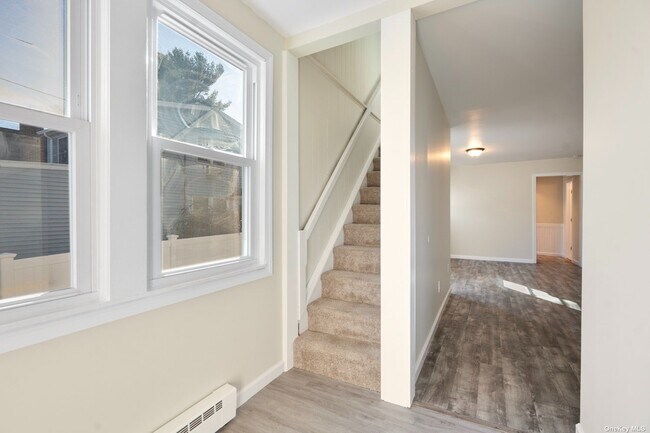 Building Photo - 14 Corona Rd