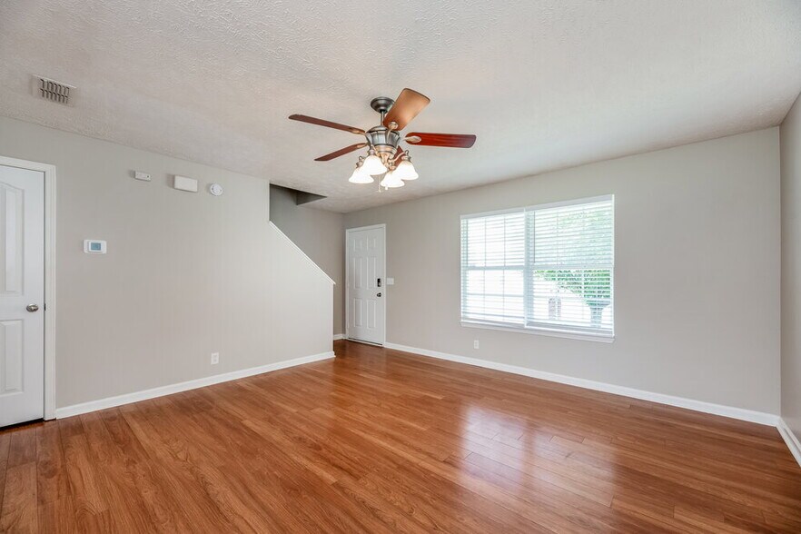 Building Photo - 1611 St Andrews Dr
