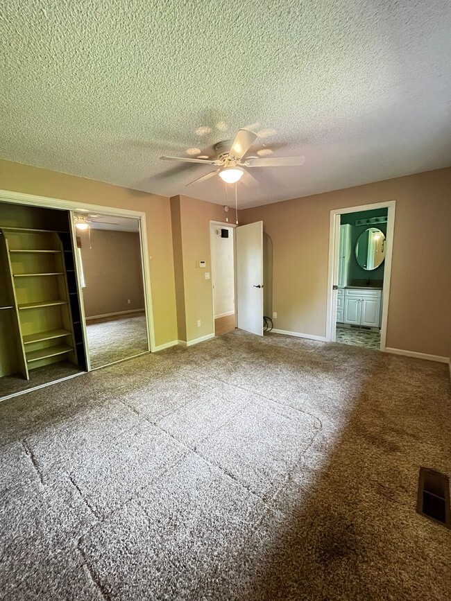 Building Photo - Gorgeous 3 BD 2.25 BA Home on 2 Acres!