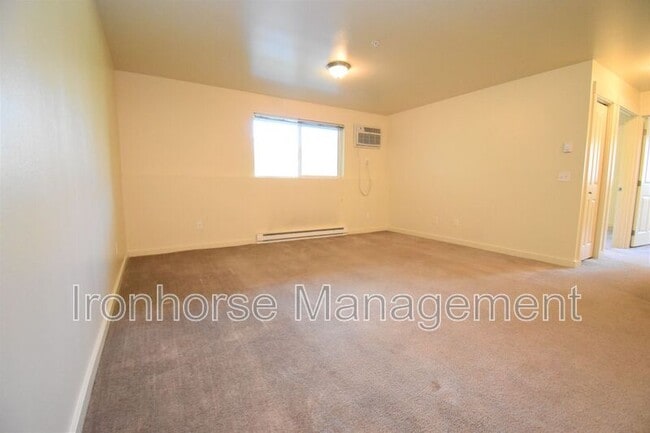 Building Photo - 807 W Villard St
