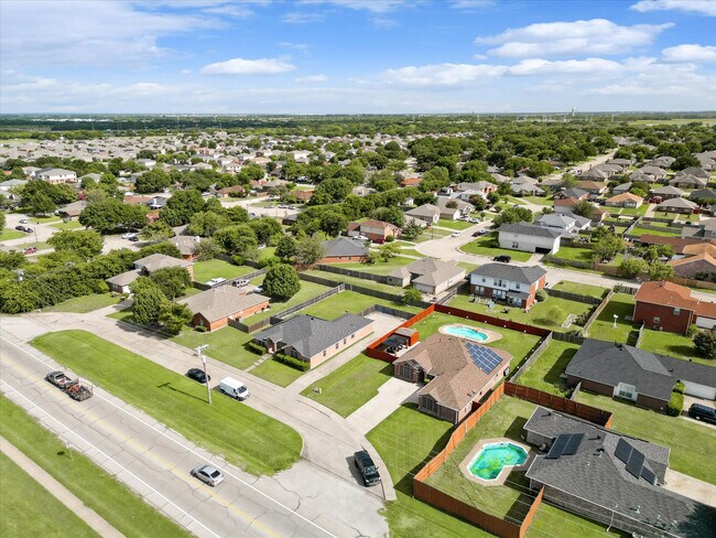 Building Photo - 521 E Robin Ct