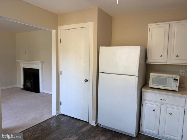 Building Photo - 5404 Doral Dr