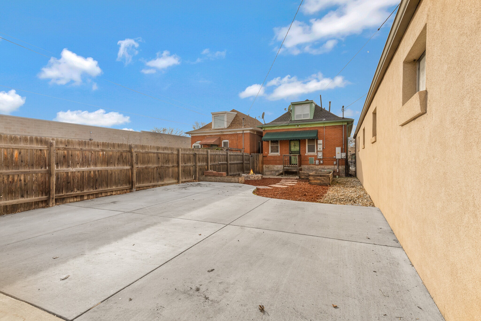Building Photo - 756 Kalamath St