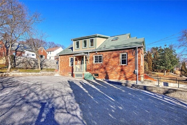 Building Photo - 66 Tyndall Ave