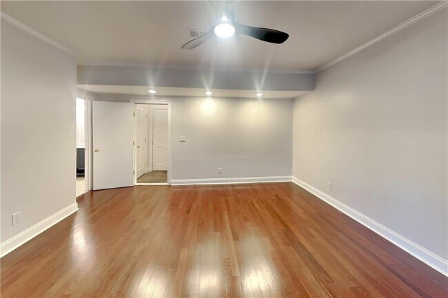 Building Photo - 3008 Montclair Cir SE