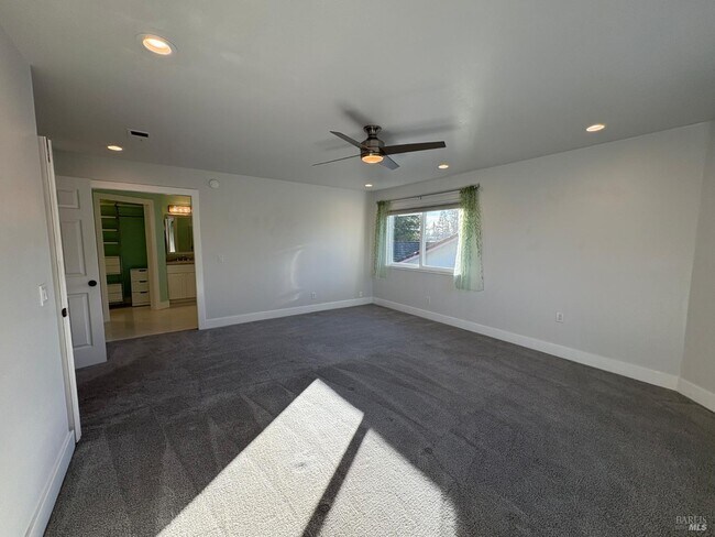 Building Photo - 5705 Davis Cir