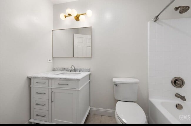 Building Photo - Beautiful Home in the Gated Community of G...