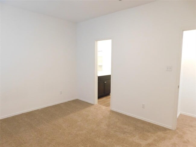 Building Photo - 340 The Bad Wy